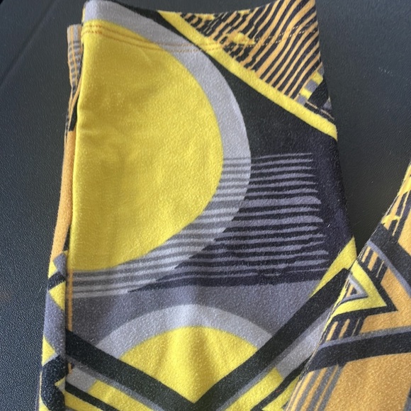 LuLaRoe one size leggings - vintage pattern - Picture 2 of 5